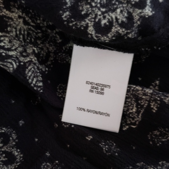 Bongo Large V-neck tunic black floral - Picture 8 of 8